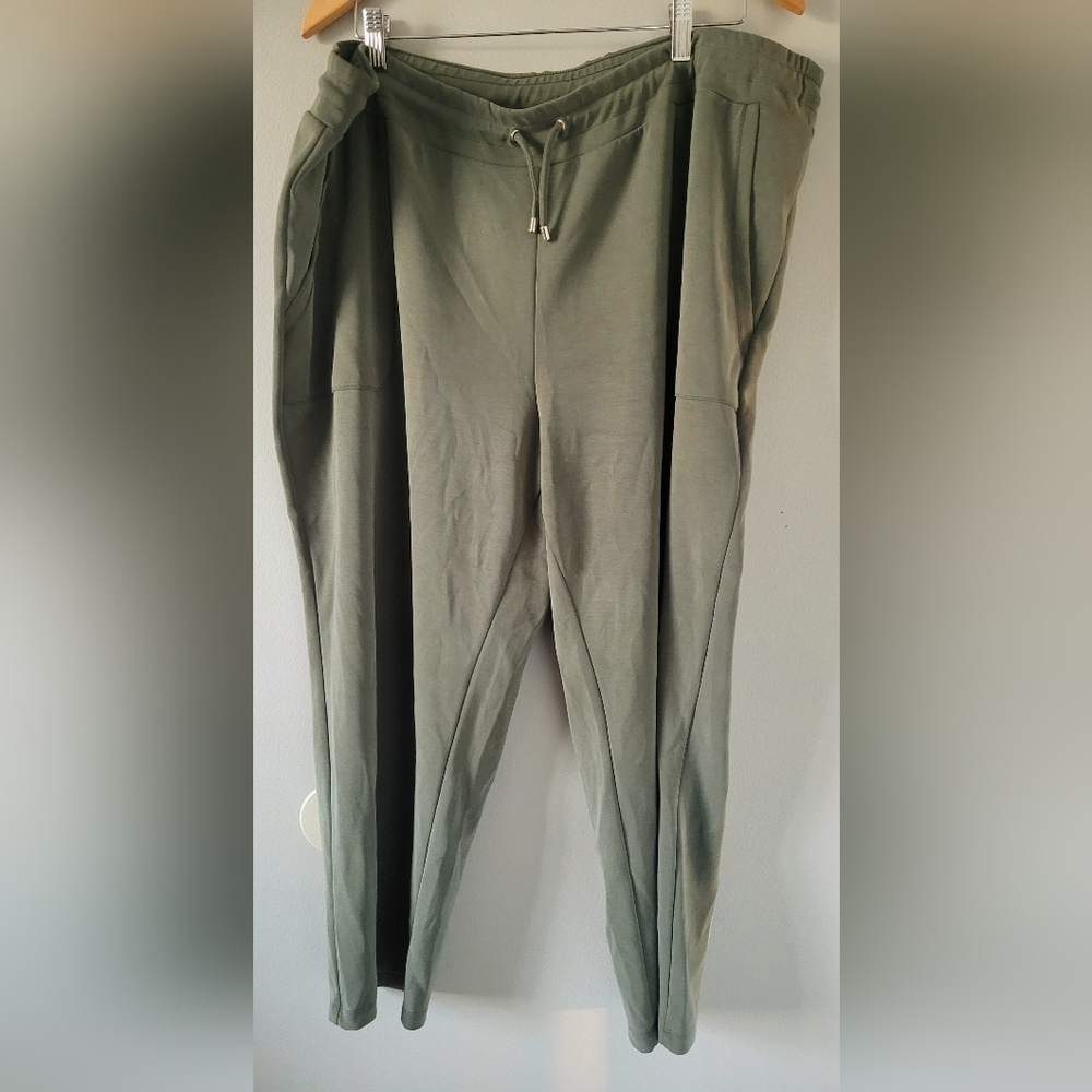 Chico's Zenergy Olive Drawstring Crop Track/Gym Pants Pull On 4R/20-22 - Picture 10 of 16